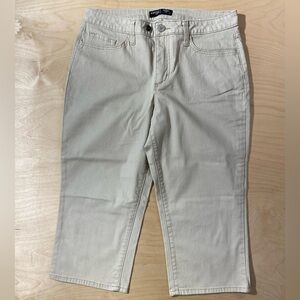 Riders by Lee Tan Mid Rise Capri Pants 10M (PY)